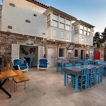 Monat Alacati Otel 3*